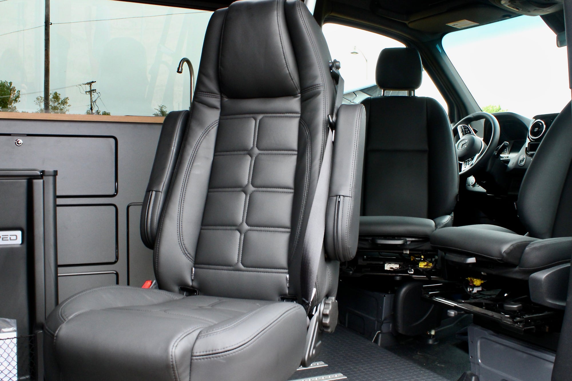 Mercedes-Benz Metris SafeSwivel – VanEquipped Canada